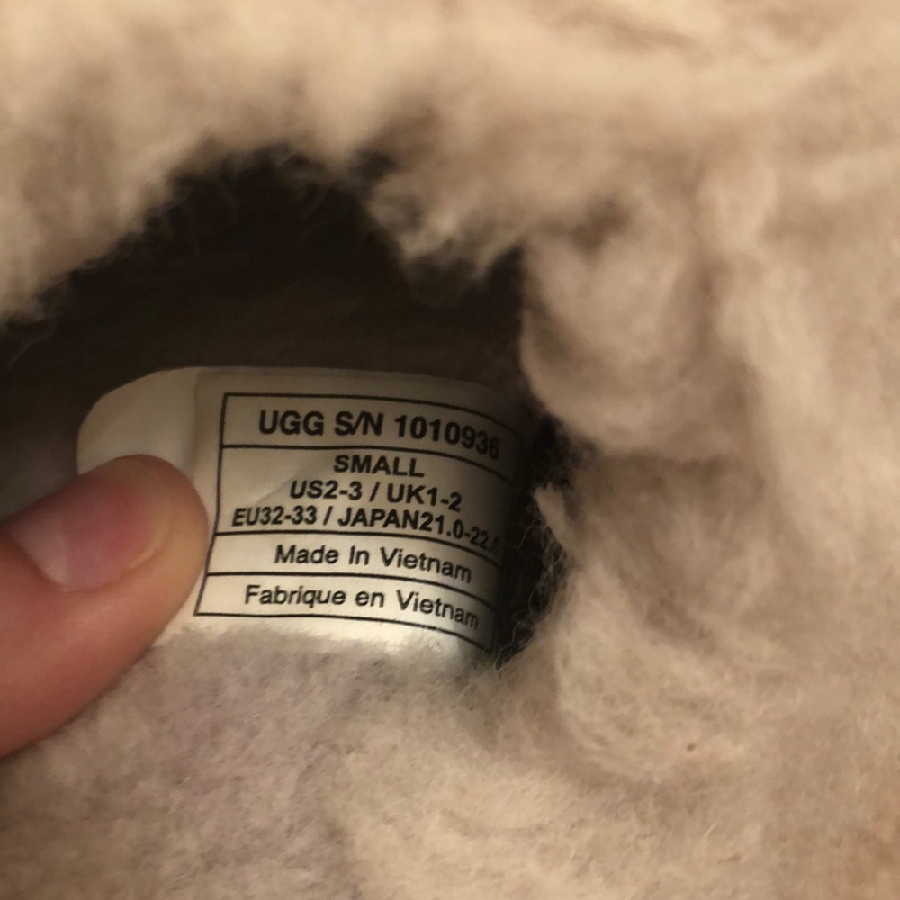 Ugh slippers - Picture 2 of 4